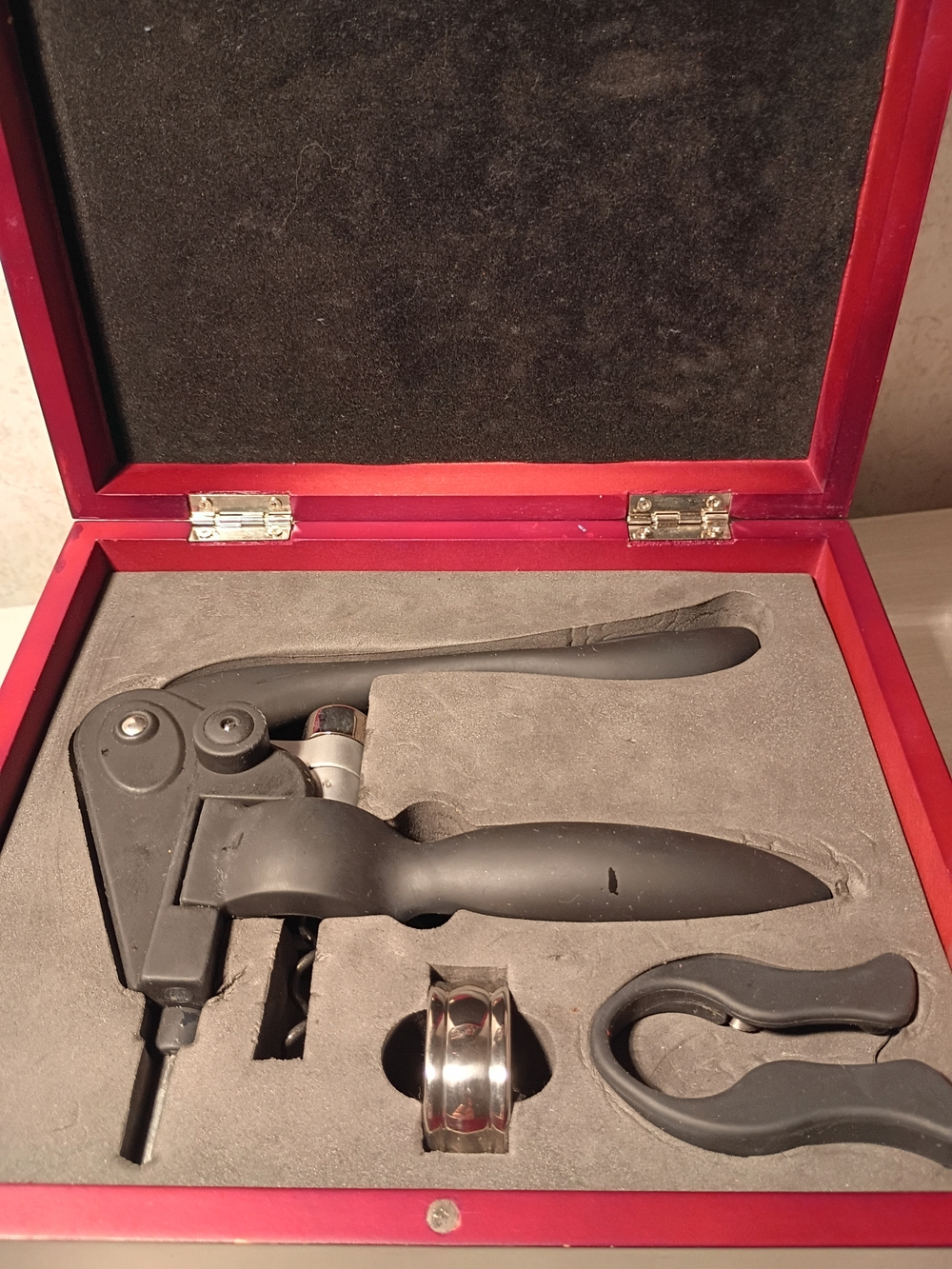 Red Wine Accessory Gift Set - Red - Picture 5 of 11